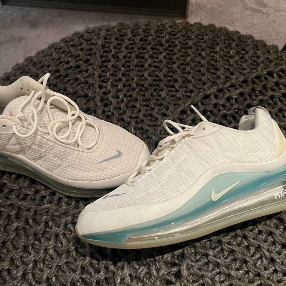 Nike AirMax 720-818